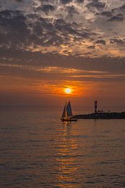 Summer evening and the pier near Stavoren in Friesland by Harrie Muis