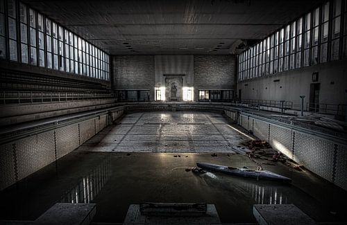 Abandoned swimmingpool