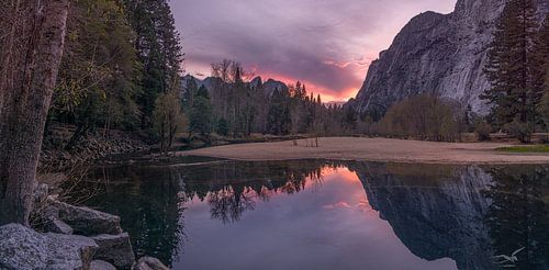 Sunset in Yosemite by Toon van den Einde
