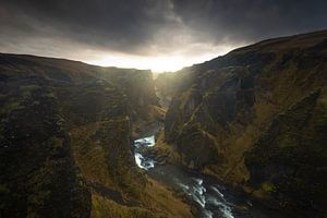 Fjaðrárgljúfur, IJsland van Sven Broeckx