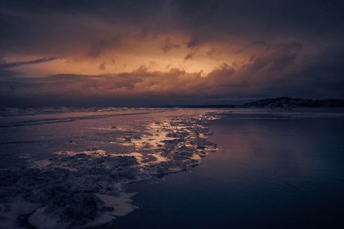 Setting Sun by the Sea