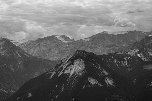 Berggipfel in Schwarz-Weiß, Frankreich