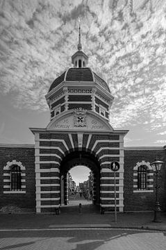 Monumentale  Morspoort in Leiden van Peter Bartelings