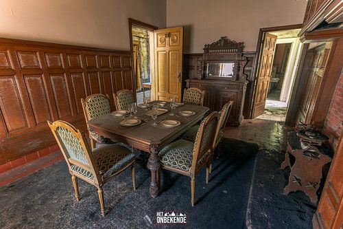 Kleine eetkamer, andere hoek.