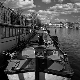 Woonboten op de Amstel van Foto Amsterdam/ Peter Bartelings