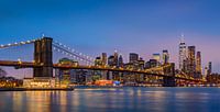 Manhattan Skyline met Brooklyn Bridge, New York van Adelheid Smitt thumbnail