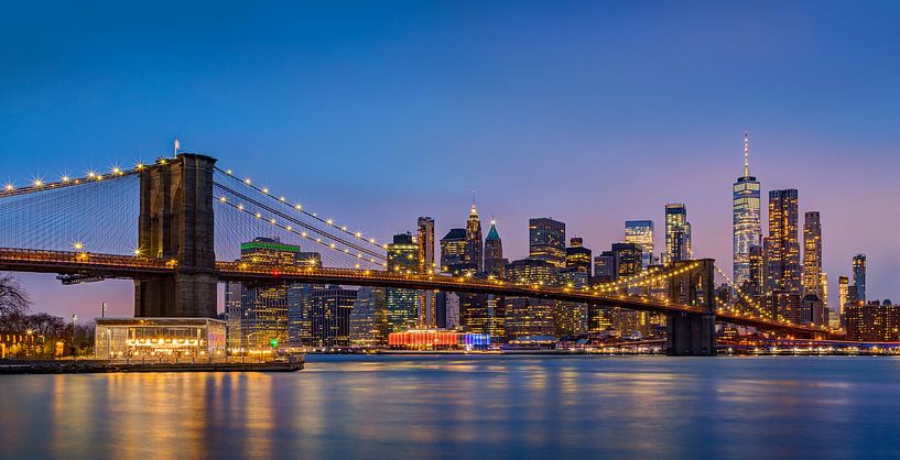 Manhattan Skyline met Brooklyn Bridge, New York van Adelheid Smitt