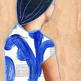 Female portrait in salmon pink and cobalt blue from behind by Renske Herder