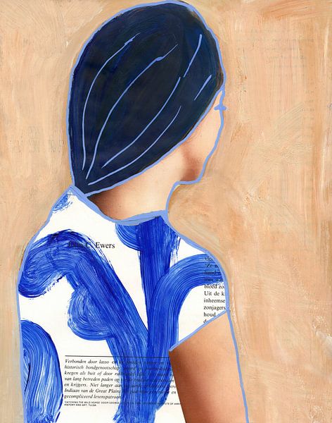 Female portrait in salmon pink and cobalt blue from behind by Renske