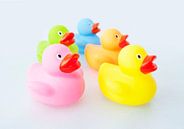 Gummienten in fünf verschiedenen Farben - Color Ducks von Andrea Diepeveen Miniaturansicht