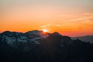 Zonsondergang over Berchtesgadener Land van Leo Schindzielorz