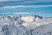 Blick über der Andermatt Skigebiet auf die Schweizer Berge von Leo Schindzielorz
