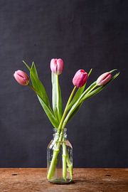 Tirage photo | Tulipes roses dans un vase | Botanique | Nature morte moderne | Printemps