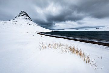 De Kirkjufell berg in IJsland (bekend van Game of Thrones) van Martijn Smeets