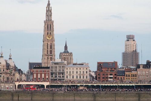 Ponton Antwerpen by Ricky  Oudermans