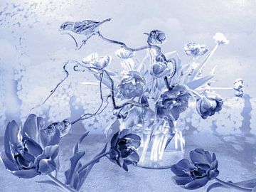 Stilleven met bloemen. Delfts Blauw met Mussen. van Alie Ekkelenkamp
