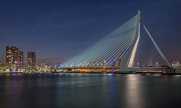 Erasmusbrug gezien vanaf de Willemsbrug - Rotterdam van Paul De Kinder