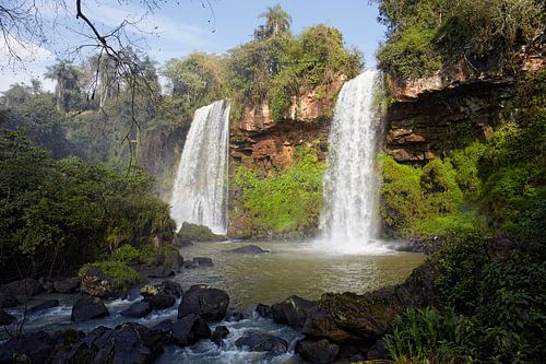 Het gebied van Iguazu Falls bestaat uit ongeveer 275 watervallen in de Iguazu-rivier