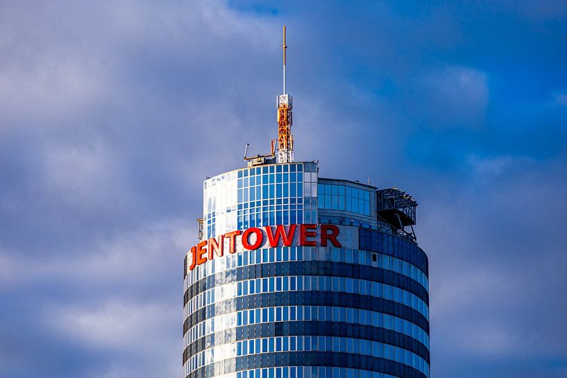 Avonduren op een lentedag in de mooie Saale stad Jena - Thüringen - Duitsland van Oliver Hlavaty