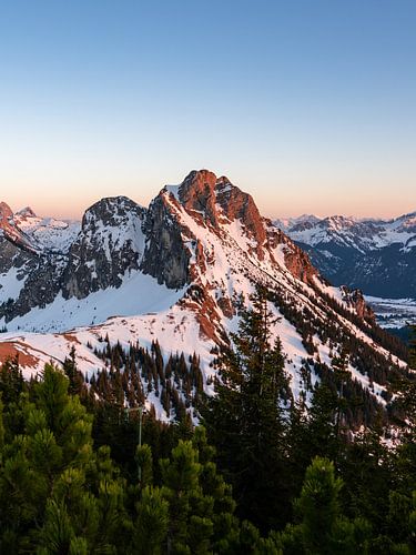 Laatste zonnestralen op de Aggenstein