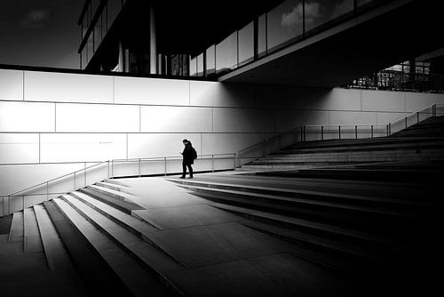 Naar Beneden- Walk Downstairs van Anita Martin, AnnaPileaFotografie