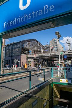 Berlijn - Friedrichstraße Station van t.ART