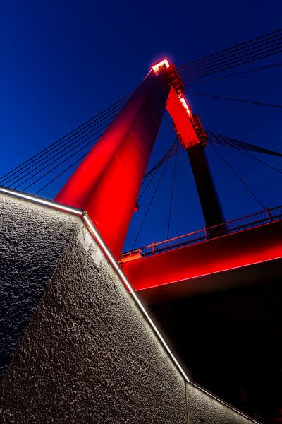 De vernieuwde Willemsbrug by Peter Dane