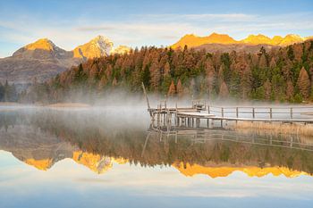 Sonnenaufgang am Stazersee im Engadin in der Schweiz