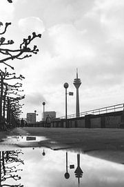 Düsseldorf by Daniel Ritzrow
