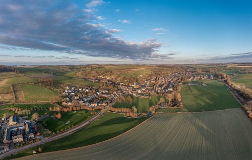 Drone panorama van het kerkdorpje Eys in Zuid-Limburg