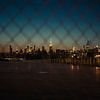 New York City durch den Zaun bei Nacht von NZME Photography