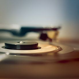 Akai turntable close-up (6) by Rob van der Pijll