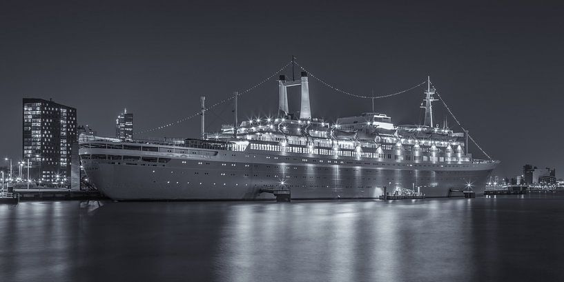 Die SS Rotterdam in Rotterdam am Abend - 1 von Tux Photography