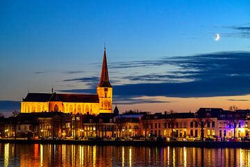 Kampen Bovenkerk und die Skyline der Altstadt bei Sonnenuntergang