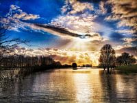 zon tussen de wolken