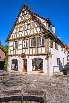 Baden-Württemberg : Historisch gebouw bij de Blautopf van Photoart-Naegele