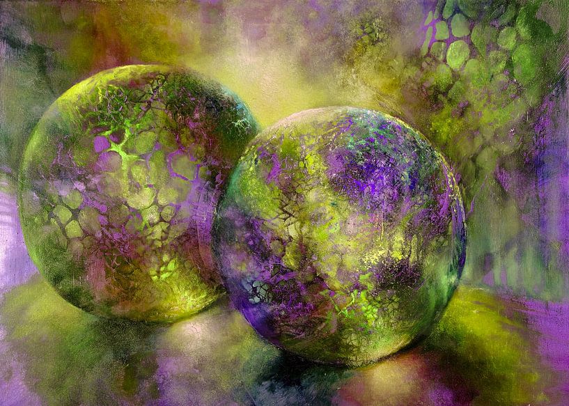Petits trésors - boules de verre à la lumière du jaune et du violet par Annette Schmucker
