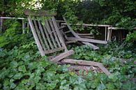 Provence; Frankrijk vergaan tuinstoel van Rene du Chatenier thumbnail