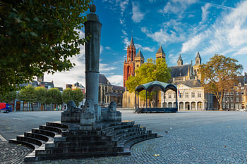 An empty vrijthof in Maastricht in the morning hours