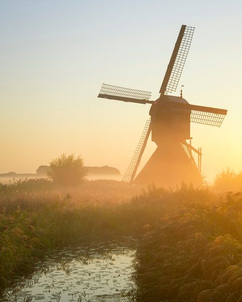 Moulin à vent au lever du soleil aux Pays-Bas par Jos Pannekoek