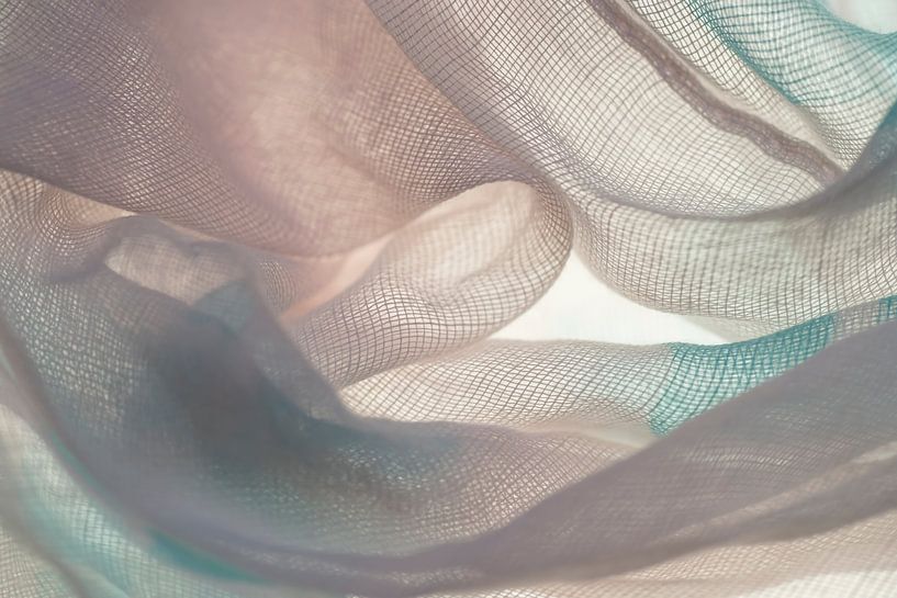 Stoff 1 (Nahaufnahme eines gewebten Stoffes in Erdtönen) von Birgitte Bergman