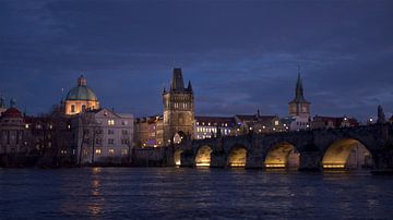 Praag in de nacht van Hylke Van der Heide