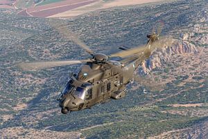 Ein griechischer NH-90 Hubschrauber Air-To-Air.