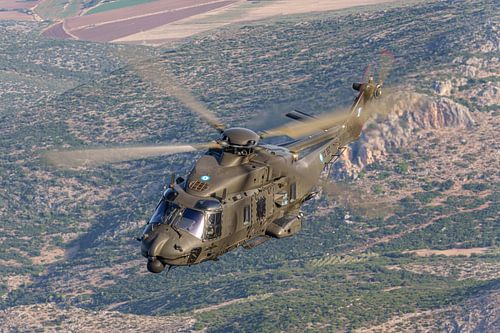 Ein griechischer NH-90 Hubschrauber Air-To-Air.