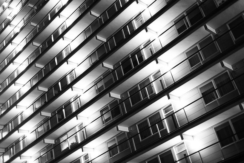 Monochrome High Rise 3 van Tom Derwort Photography
