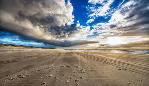 Regenbui op het strand