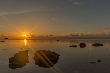 Zonnestraaltje bij de zee. van Erik de Rijk