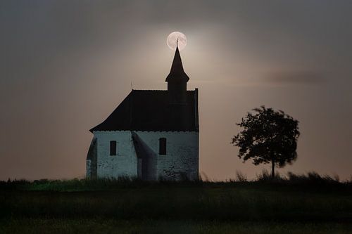 Chapelle Try-au-Chêne avec pleine lune I