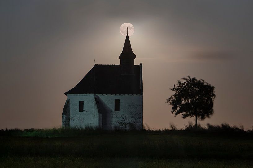Chapelle Try-au-Chêne bei Vollmond I von Daan Duvillier | Dsquared Photography
