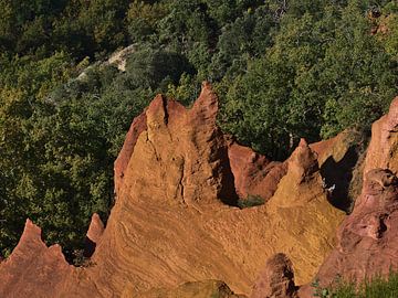 Okerkleurige rotsen in Colorado De L'Ocre van Timon Schneider